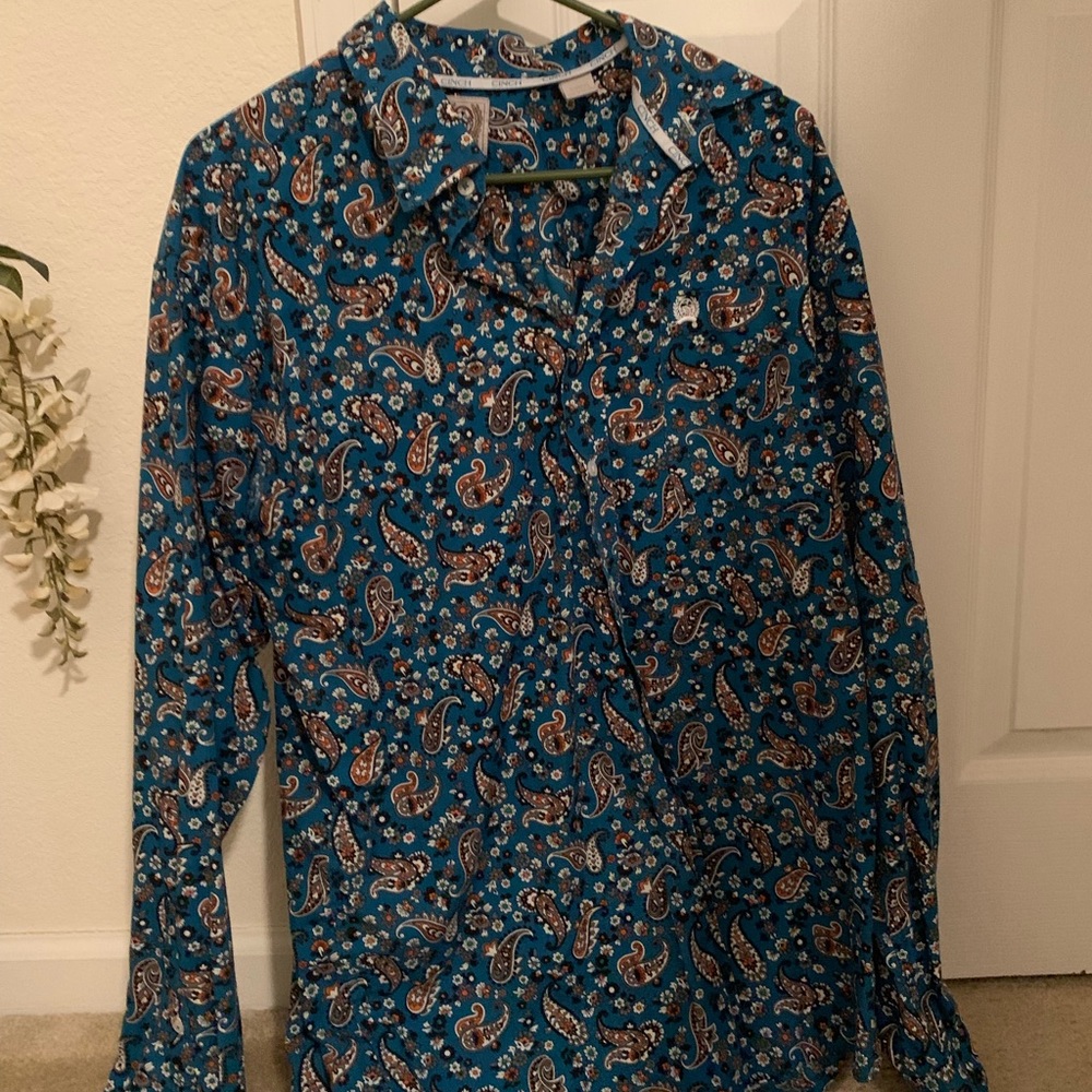 Men’s M Cinch- paisley long sleeve button down